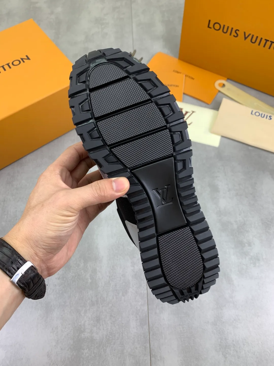 Men's men's shoes 💰P680 new style 💶[LOUIS VUITTON] (original order) new style 🍀LV Louis Vuitton * - top version of LV classic trendy shoes! Made of imported original cowhide and water-dyed cowhide lining. The latest original wear-resistant rubber combination outsole! High quality products! Multiple colors available, code number: 38-44 (45 46 customized)